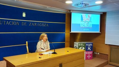 La diputada delegada de Igualdad de la DPZ, Manuela Berges, durante la presentación del plan de ayudas. / Europa Press