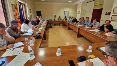 Angel Samper, consejero de Agricultura, Ganadería y Alimentación se ha reunido esta mañana con representantes de ASAJA, ARAGA, UAGA y UPAy FACA