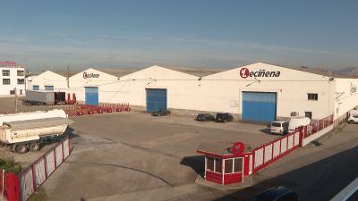 Exteriores de la empresa Leciñena Trailer en Utebo.