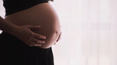 Mujer embarazada./ Europa Press. Freestocks, Unsplash.