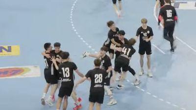 El BM Dominicos celebra la victoria ante Granollers.