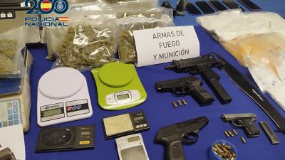 Armas y drogas incautadas en la operación Ribera./ Policía Nacional