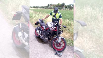 Estado en el que ha quedado la moto siniestrada. / Guardia Civil
