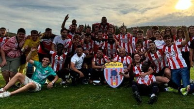 Celebración de la plantilla del CD Ontiñena. Foto: Facebook Ontiñena C.F.