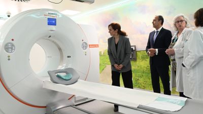 Visita de la ministra de Sanidad al Hospital Miguel Servet./ Europa Press