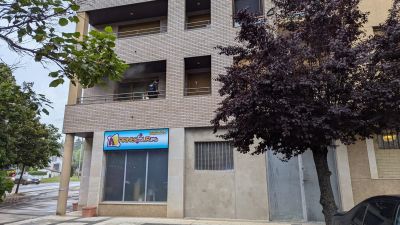 Bloque de viviendas de Jaca que ha resultado dañado por el fuego. / Policía Nacional