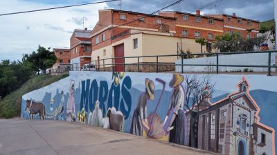 'Esencia y raíces de nuestro pueblo', mural de Moros. / Nuria Martínez