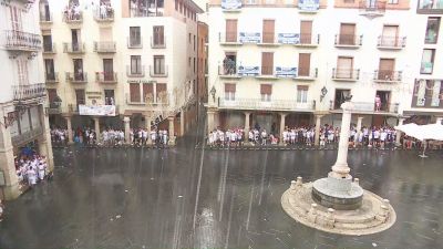 La lluvia ha obligado a retrasar la puesta del pañuelico. / Aragón TV