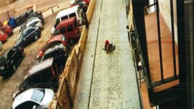 Momento en que el agresor apuñala a la víctima. / Policía Nacional