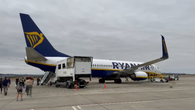 El avión que volaba de Zaragoza a Santiago ha despegado finalmente este domingo a las 11:30. / Aragón TV