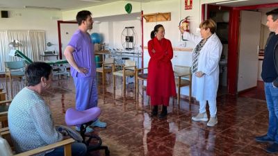 La consejera de Bienestar Social y Familia en una visita a la residencia Ciudad de Huesca. / Gobierno de Aragón
