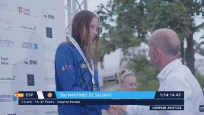 Clara Martínez de Salinas recoge la medalla de bronce.
