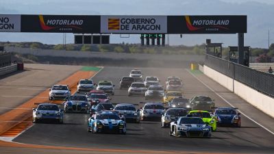 Salida del GT-CET en el Trofeo de Velocidad de MotorLand Aragón. Foto: MotorLand Aragón.