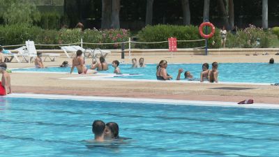 Las piscinas municipales de Zaragoza han reducido su precio para incentivar el acceso durante la ola de calor. / Aragón TV