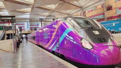 El pasado 21 de mayo Renfe puso en circulación en esta línea los nuevos trenes S106. / Europa Press