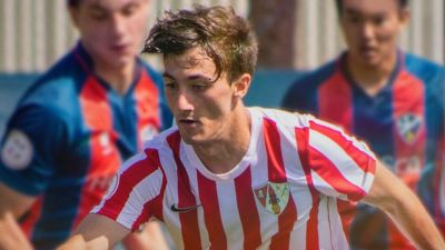 José Val, en un partido con la UD Barbastro.