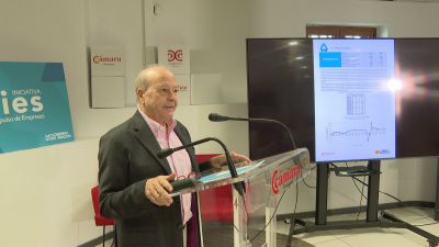 Marcos Sanso, profesor de la Universidad de Zaragoza y director del estudio de ESI, esta mañana en la presentación del informe. / Aragón TV