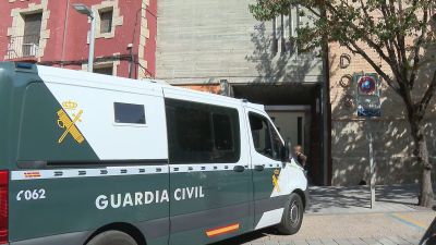 Momento en el que los detenidos han llegado al juzgado de Calatayud esta mañana. / Aragón TV