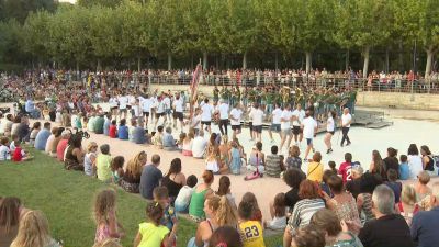Ensayo general de los Danzantes de Huesca. / Aragón TV