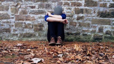El 25,5% de los jóvenes españoles de entre 16 y 29 años se sienten solos actualmente. / Pixabay