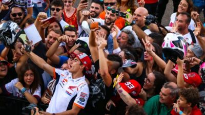 Marc Márquez durante un Pit lane walk.