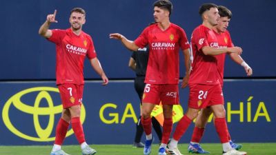 Soberón celebra uno de los dos goles de este viernes.