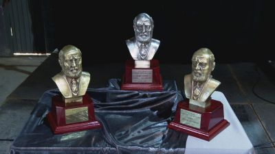 Premios con la imagen de Cajal que se entregan a los ganadores del festival. / Aragón TV
