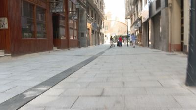 La alcaldesa ha apuntado que próximamente se instalarán maceteros en esta vía. / Ayuntamiento de Zaragoza
