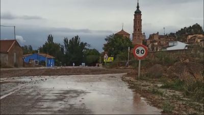 Burbáguena, tras la tormenta, que ha dejado calles inundadas y la carretera N-234 cortada.