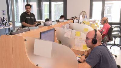 En la actualidad, cinco agentes y una trabajadora social gestionan las diversas situaciones. / Aragón TV