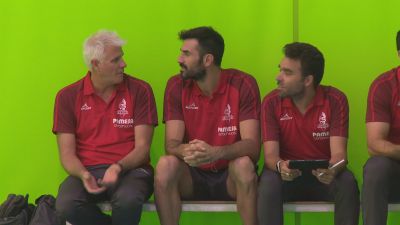 Los entrenadores del Pamesa Teruel durante el encuentro de Copa Aragón.