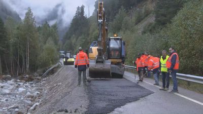 Han comenzado los trabajos para abrir un carril en la carretera A-138 en Bielsa. / Aragón TV
