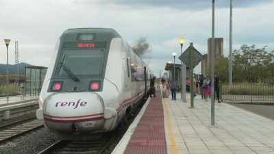 Uno de los trenes afectados en Cariñena. / Aragón TV
