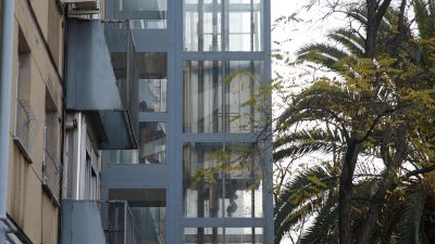 Ascensor instalado en el exterior de una vivienda./ Europa Press. Jesús Hellín