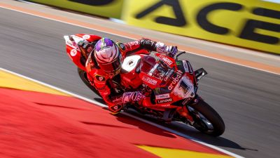 Álvaro Bautista durante la carrera de este domingo.