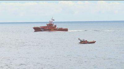 Labores de búsqueda de los desparecidos tras naufragar un cayuco frente a la isla de El Hierro. / Aragón TV