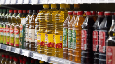 El aceite de oliva es uno de los alimentos sobre los que volverá a aplicarse el 2% de IVA. / Europa Press