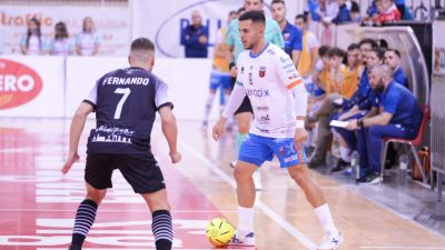 Un momento del partido ante el Viña Albali