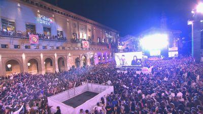 43.700 personas escucharon desde la plaza del Pilar el pregón de Juanjo y Naiara. / Aragón TV