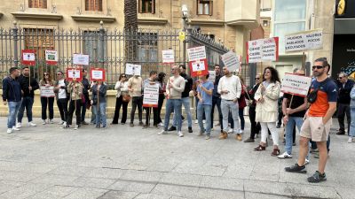 Concentración de la plantilla de Zaragoza de Becton Dickinson por el ERE de extinción. / Europa Press