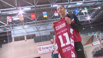 Dalma Czukor, durante su presentación como nueva jugadora del Casademont Zaragoza.