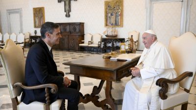 El papa recibe en audiencia al presidente del Gobierno. / Vatican Media. Europa Press