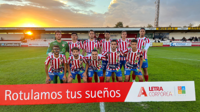 La plantilla posa antes del encuentro ante el Calahorra