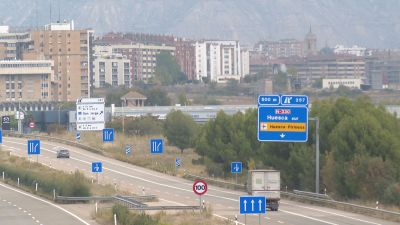 La A-23 a la entrada de Huesca por el nudo sur. / Aragón TV