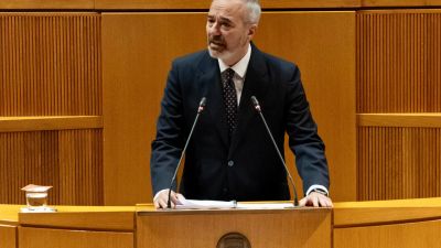 Jorge Azcón durante su discurso en el pleno de las Cortes de Aragón. / Gobierno de Aragón. Fabián Simón