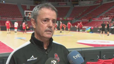 Imagen de la previa del partido realizada hoy por el técnico Porfirio Fisac