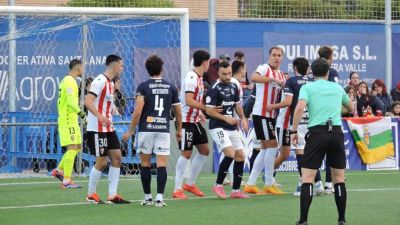 Un momento del partido ante el Logroñés