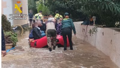 Imagen del rescate de las personas alojadas en el Balneario La Virgen de Jaraba. / Diputación de Zaragoza