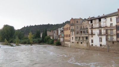 El río Matarraña a su paso por Valderrobres este jueves, día 31. | Aragón TV