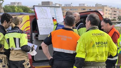 Efectivos aragoneses en una reunión de coordinación en Catarroja. / Gobierno de Aragón